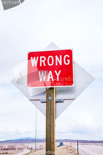 Image of Wrong way sign at a highway