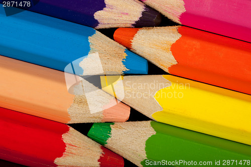 Image of Rows of color pencils