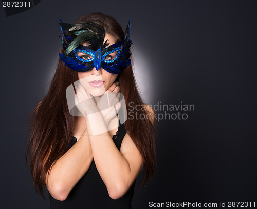 Image of Attractive Brunette Woman Gypsy Costume Feathered Face Mask Fash