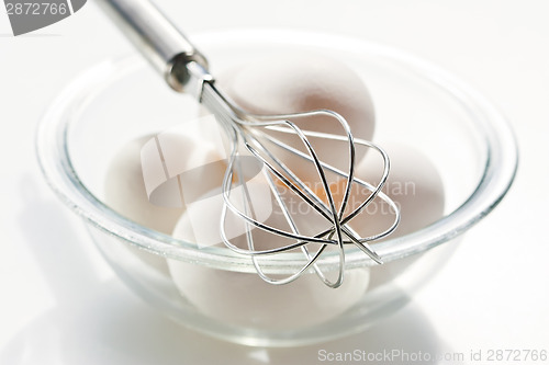 Image of Eggs with whisk 