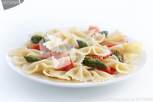 Image of Farfalle, tomato and asparagus salad