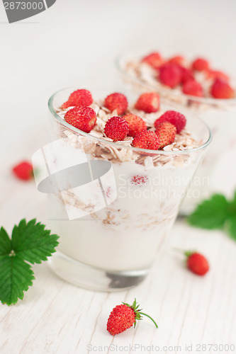Image of Yogurt with muesli and strawberries