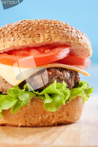 Image of Cheeseburger with tomatoes and lettuce
