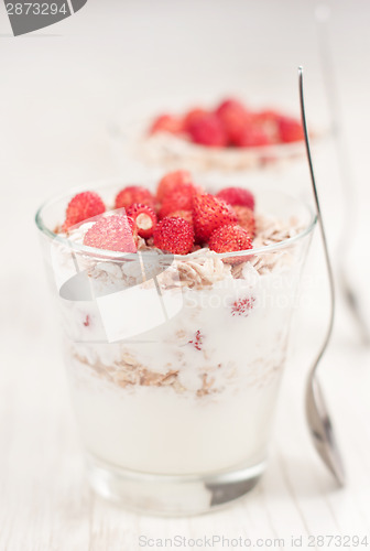 Image of Yogurt with muesli and strawberries