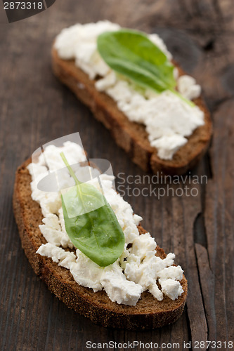 Image of Sandwich with cottage cheese and spinach