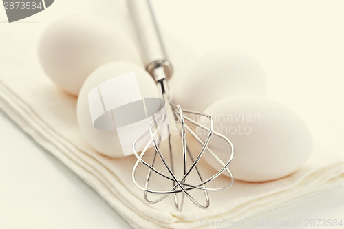 Image of Eggs with whisk 