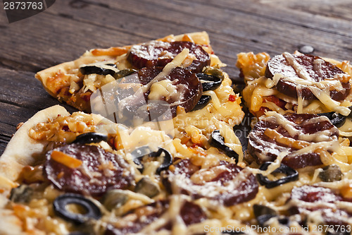 Image of Tasty salami pizza