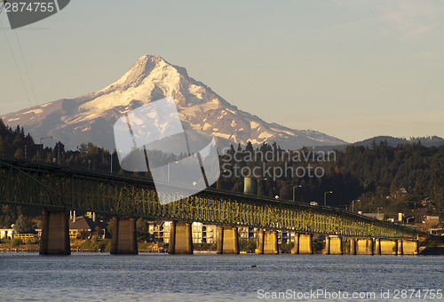 Image of Bridge over Columbia to Hood River Oregon Cascade Mountian