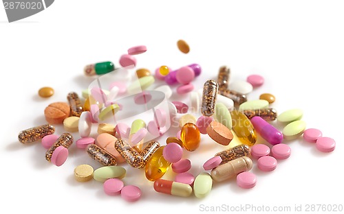 Image of heap of various pills 