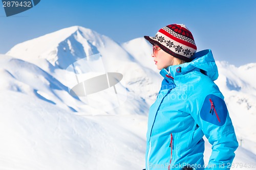 Image of Woman skier.