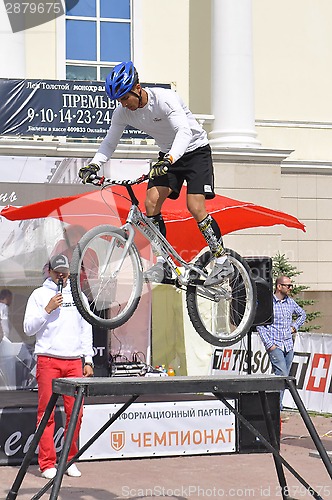 Image of Timur Ibragimov ? the champion of Russia on a cycle trial, acts 