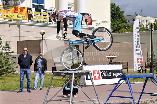 Image of Mikhail Sukhanov ? the champion of Russia on a cycle trial, acts