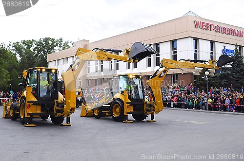 Image of City Day of Tyumen, on July 26, 2014, show of dancing excavators