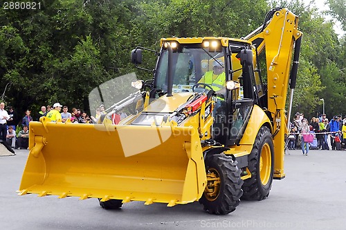 Image of City Day of Tyumen, on July 26, 2014, show of dancing excavators