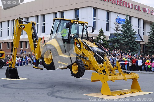 Image of City Day of Tyumen, on July 26, 2014, show of dancing excavators