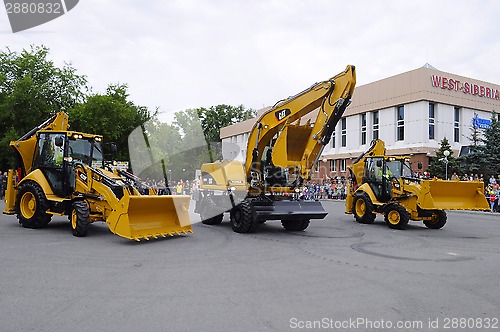 Image of City Day of Tyumen, on July 26, 2014, show of dancing excavators