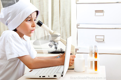 Image of Little boy doing biochemistry