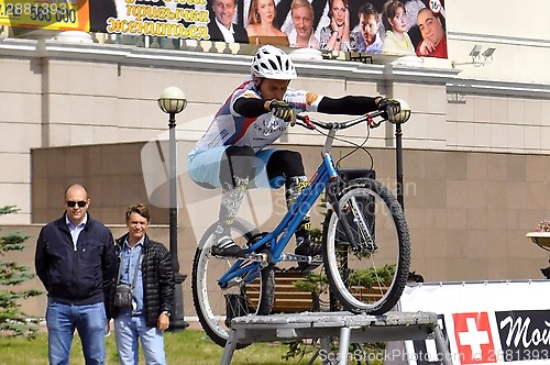 Image of  Mikhail Sukhanov performance, champions of Russia on a cycle tr