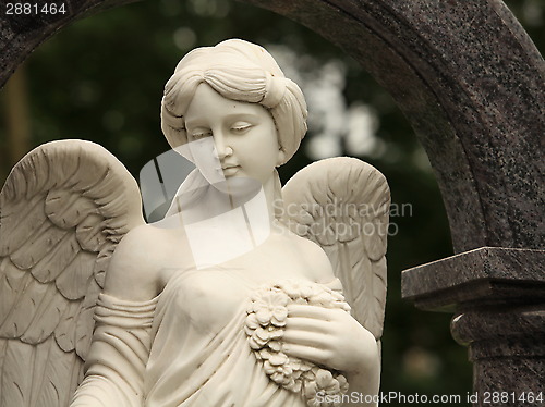 Image of angel with wreath