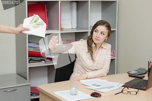 Image of Office worker refuses bribes