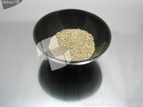 Image of Bowl of chinaware with sesame on reflecting matting