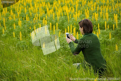 Image of Taking pictures with a cellphone