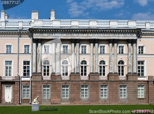 Image of facade of a building in St. Petersburg