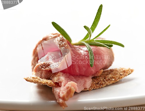 Image of small appetizer with roast beef