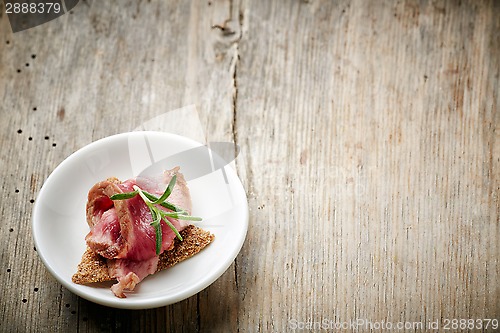 Image of small appetizer with roast beef