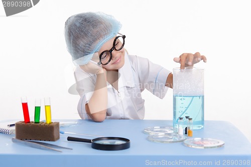 Image of Chemist girl stuck a finger in soapy water
