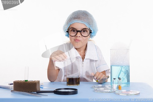Image of Girl chemist received a new substance