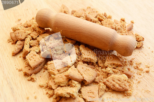 Image of Crushing digestive biscuits with a rolling pin