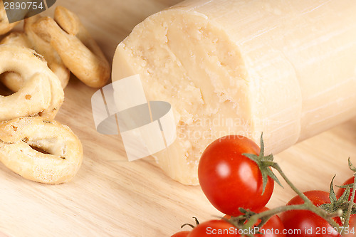 Image of Parmesan cheese, cherry tomatoes and taralli