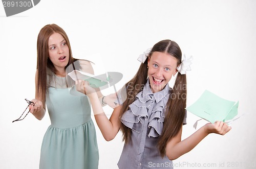 Image of Trainee tears notebook in front of the teacher