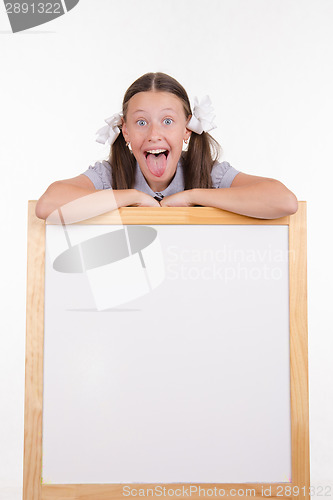 Image of Girl advertises mad discounts