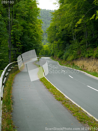 Image of twisting road