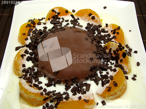 Image of Chocolate pudding with yoghurt, sliced tangerines and chocolate