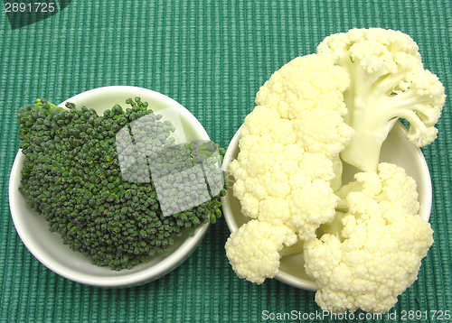 Image of Cauliflower and broccoli inn little bowls of chinaware