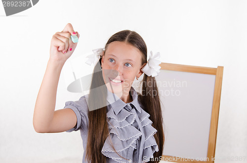 Image of Girl wrote in chalk on a blackboard