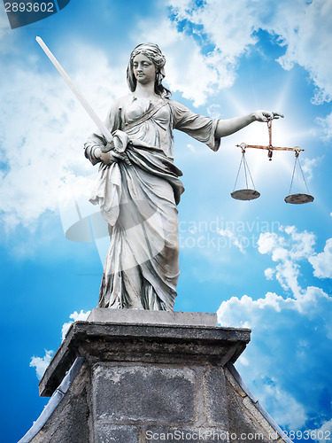 Image of justitia statue