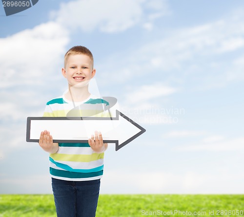 Image of smiling little boy with blank arrow pointing right