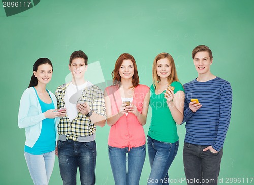 Image of smiling students with smartphones