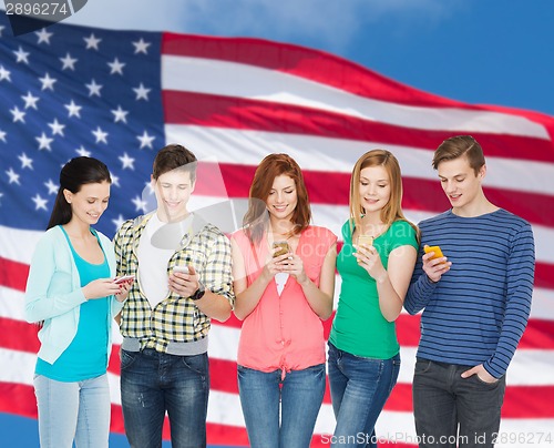 Image of smiling students with smartphones