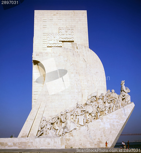 Image of Monument to Discoveries