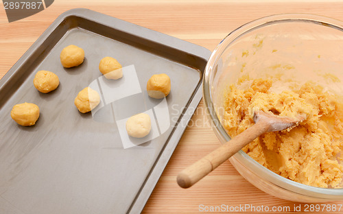 Image of Balls of cookie dough on a baking sheet 