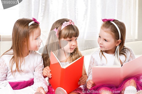 Image of Girls reading book