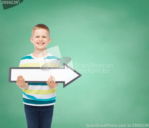 Image of smiling little boy with blank arrow pointing right