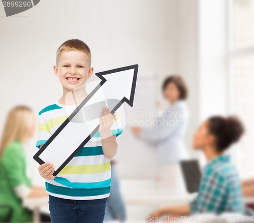 Image of smiling little boy with blank arrow pointing right