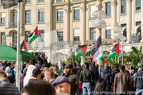 Image of Palestinian activists hold a rally in the center of a major Euro