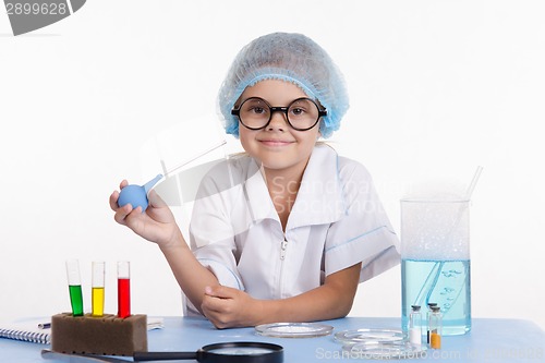 Image of Trainee in chemistry class